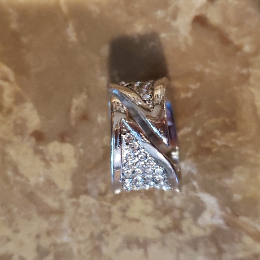 Diagonal Cut Ring